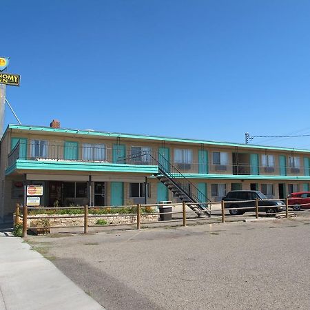 Economy Inn Ontario Luaran gambar
