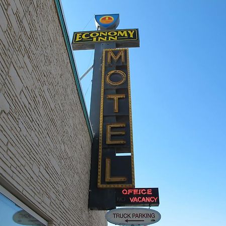 Economy Inn Ontario Luaran gambar