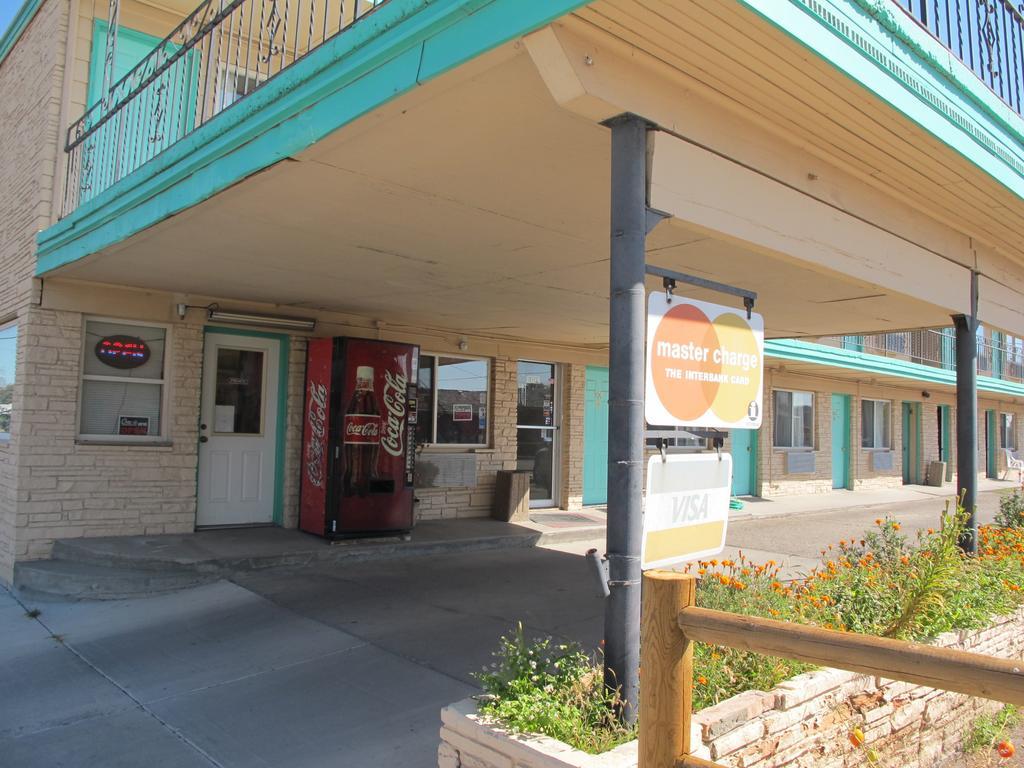 Economy Inn Ontario Luaran gambar