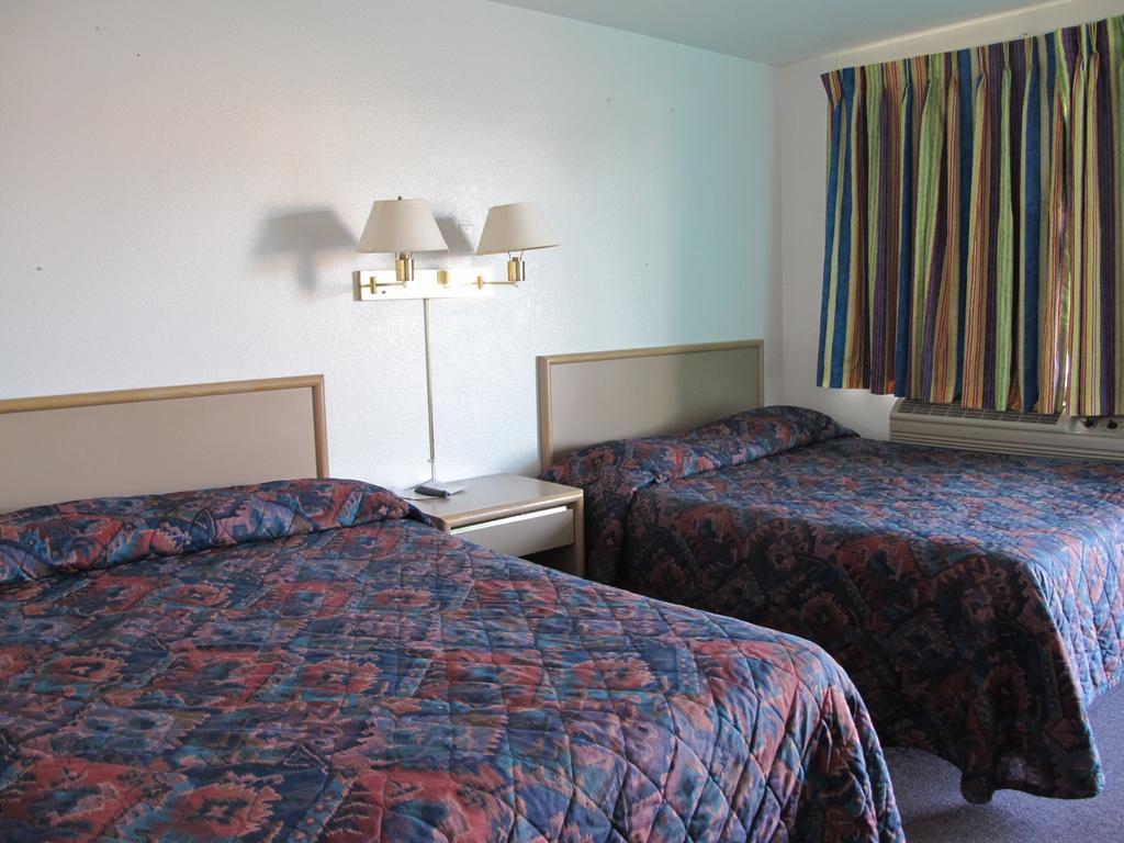 Economy Inn Ontario Bilik gambar