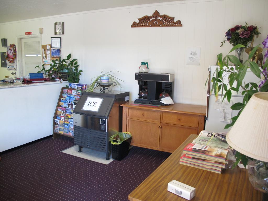 Economy Inn Ontario Luaran gambar