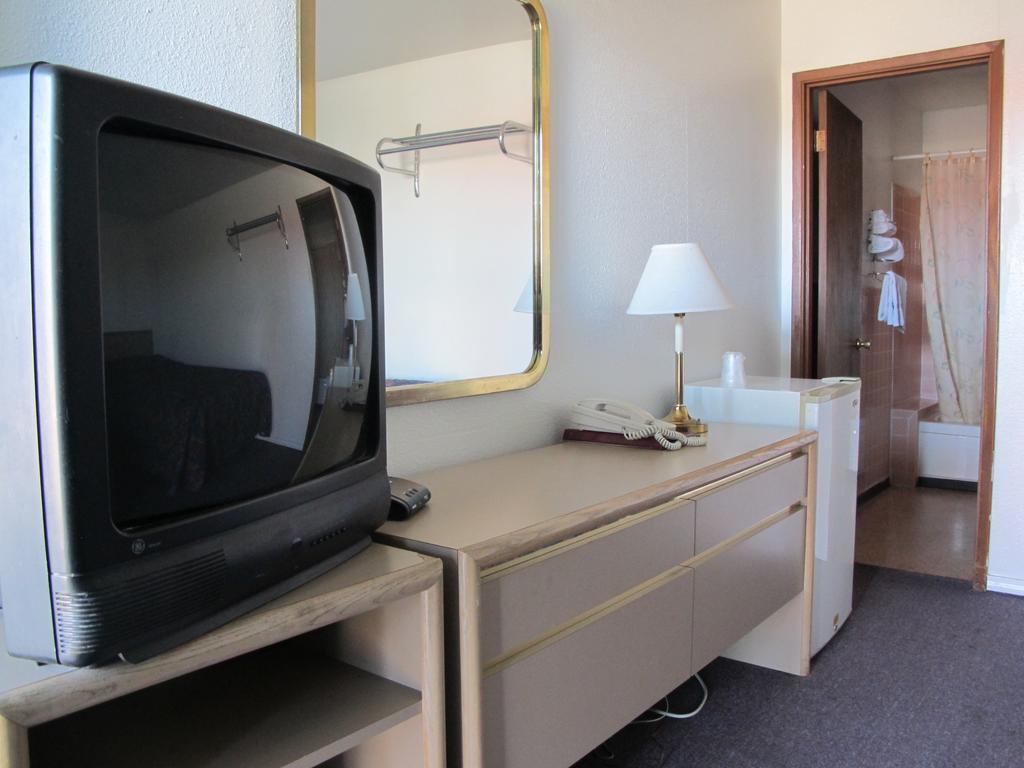 Economy Inn Ontario Bilik gambar