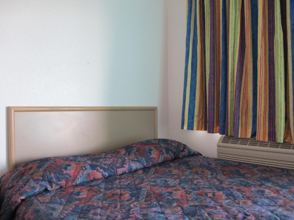 Economy Inn Ontario Bilik gambar